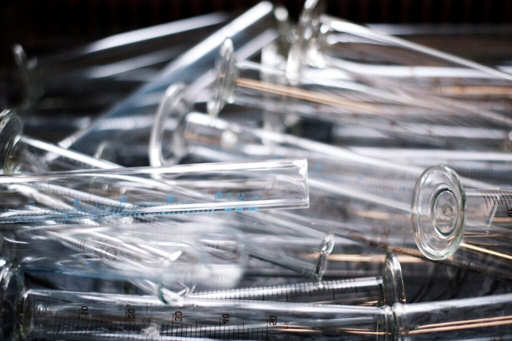 Виды пластиковой посуды в лаборатории